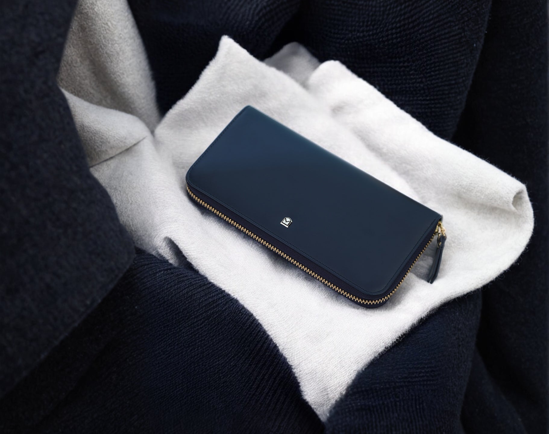 ZIP-AROUND WALLETS